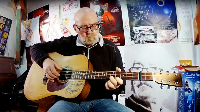 Philippe Kerouault et la guitare "BigAls" donnée par Alain Giroux